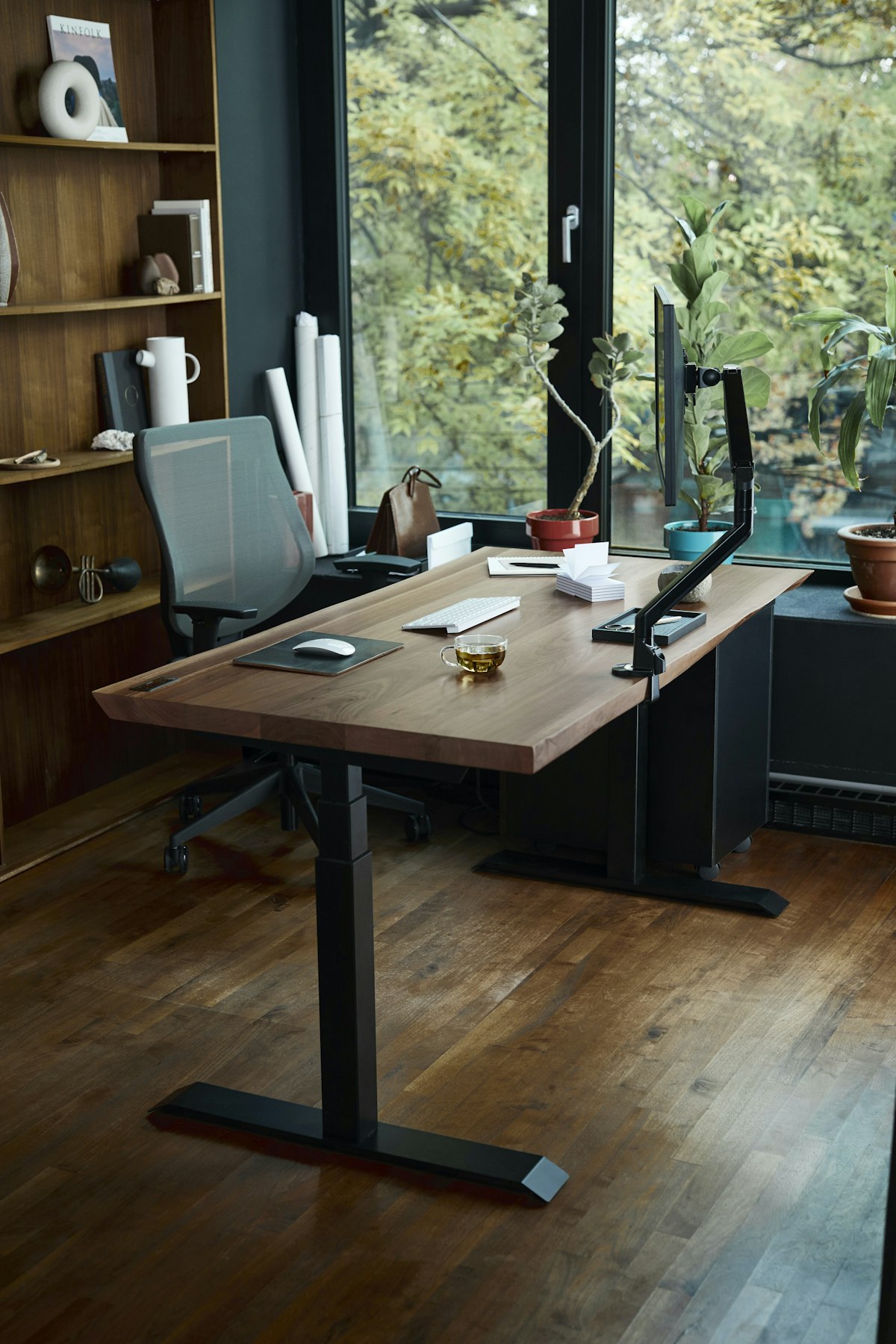 FlexiSpot E5 vs E7 Pro: Which Standing Desk Is Worth the Extra Money?